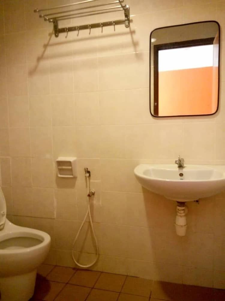 Pudu Inn Hotel Family Room 4