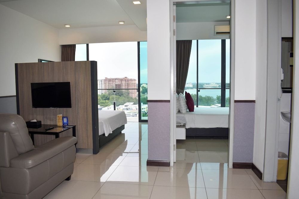 D'Wharf Hotel & Serviced Residence Premier Family Room 11