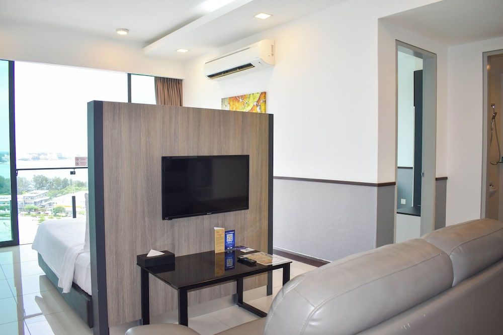 D'Wharf Hotel & Serviced Residence Premier Family Room 13