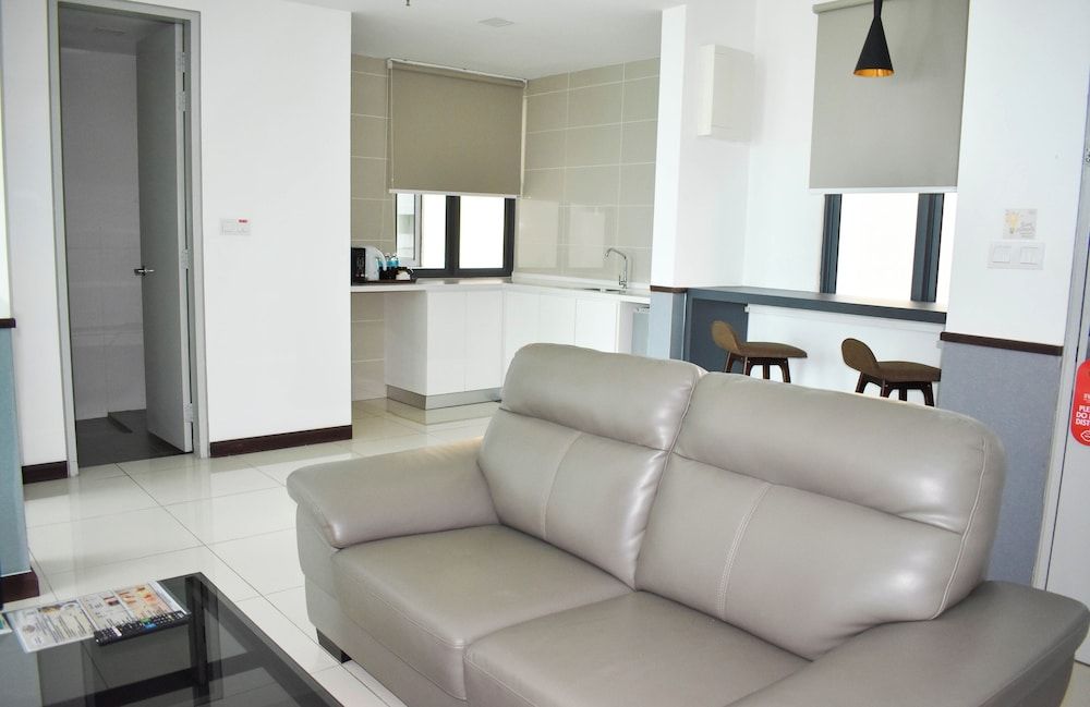 D'Wharf Hotel & Serviced Residence Premier Family Room 12