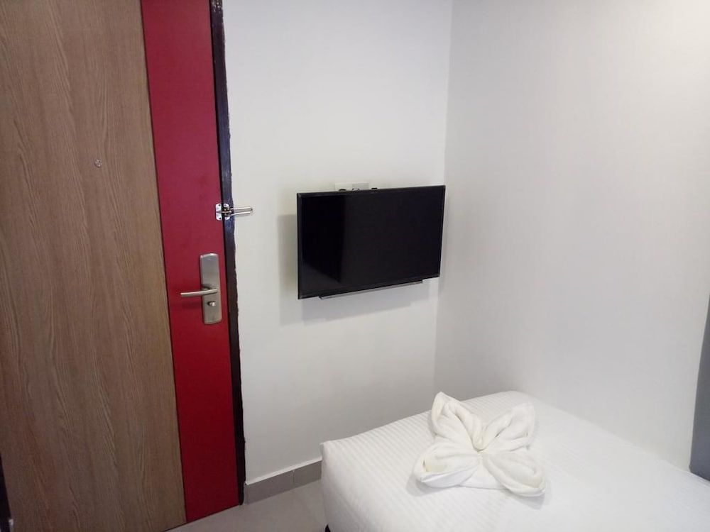 Check In Hotel Single Room 3