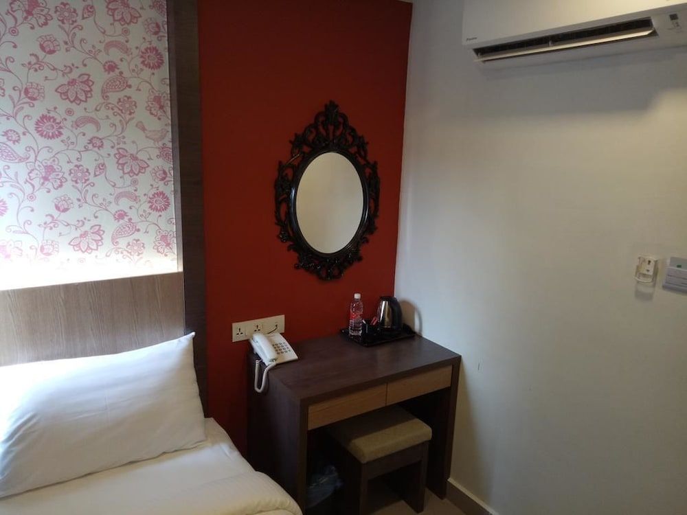 Check In Hotel Single Room 2