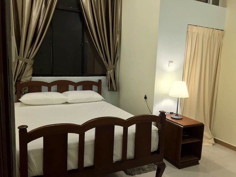 Atap Homestay House (3 Bedroom and 1 Master Bedroom) 6