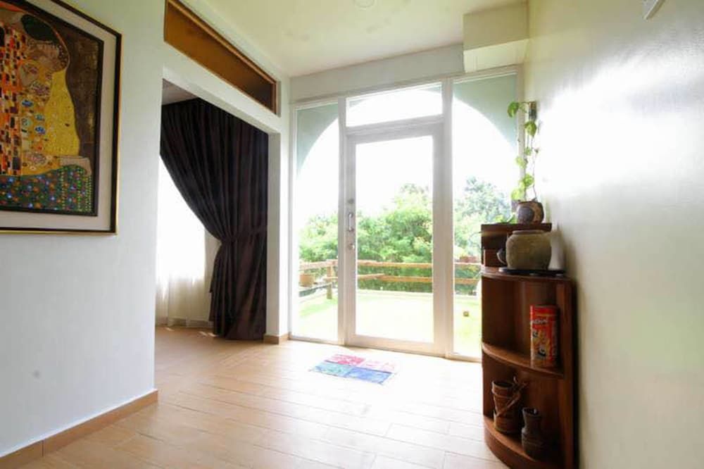Atap Homestay House (3 Bedroom and 1 Master Bedroom) 8