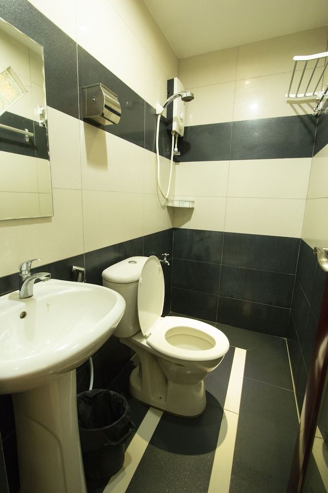 Expo Hotel Deluxe Twin Room 2