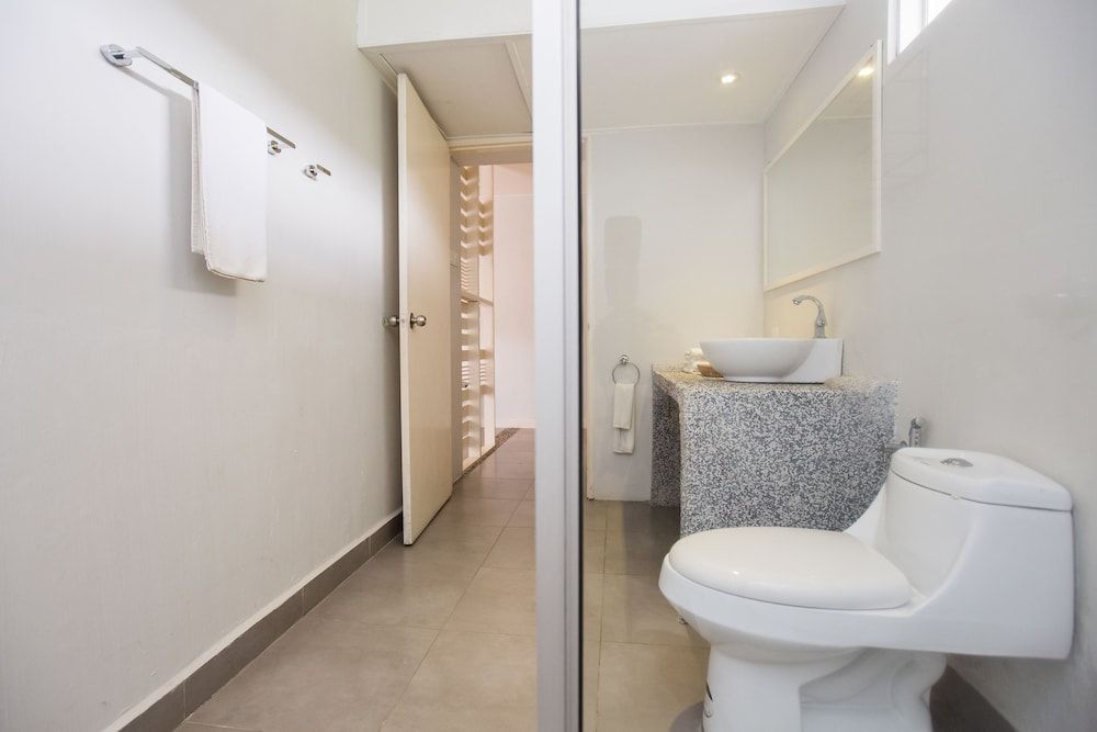 La Pari-Pari Room, 1 King Bed (Housekeeping on request - surcharge) 8