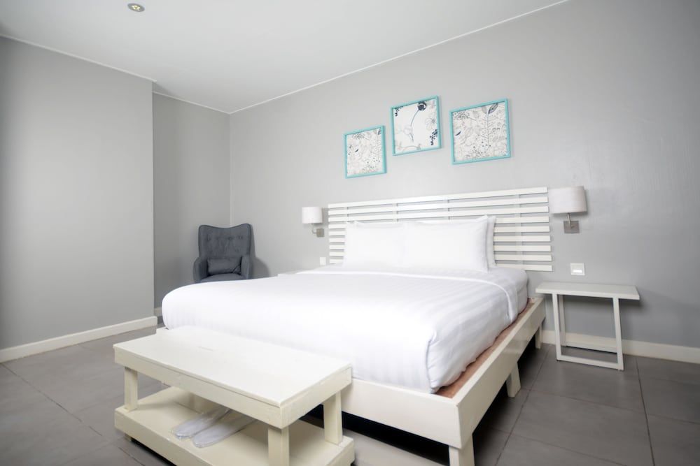 La Pari-Pari Room, 1 King Bed (Housekeeping on request - surcharge) 5