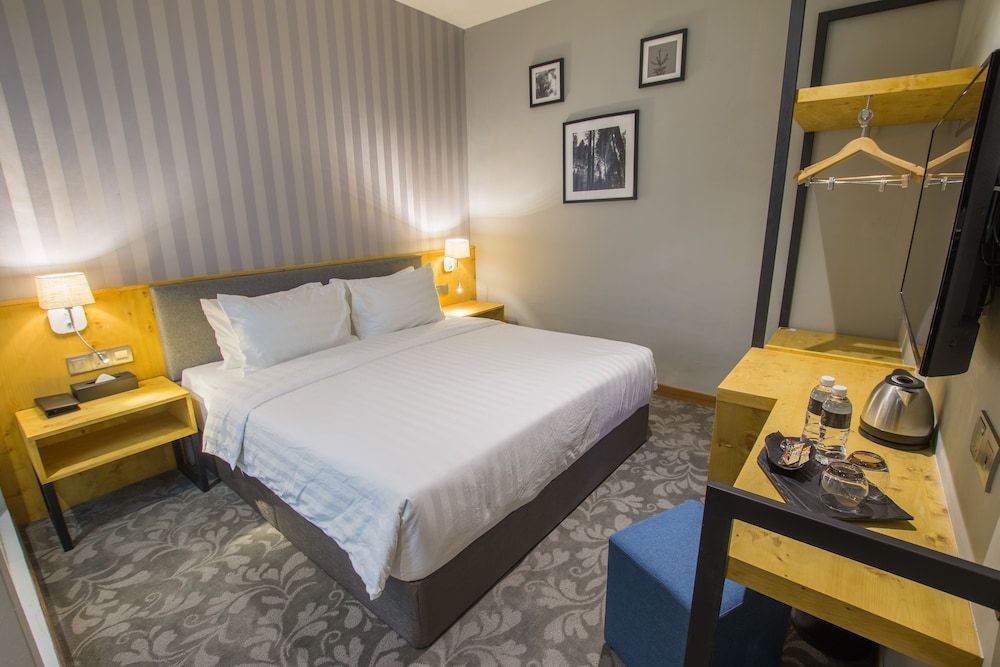 undefined Redpine Boutique Hotel 5