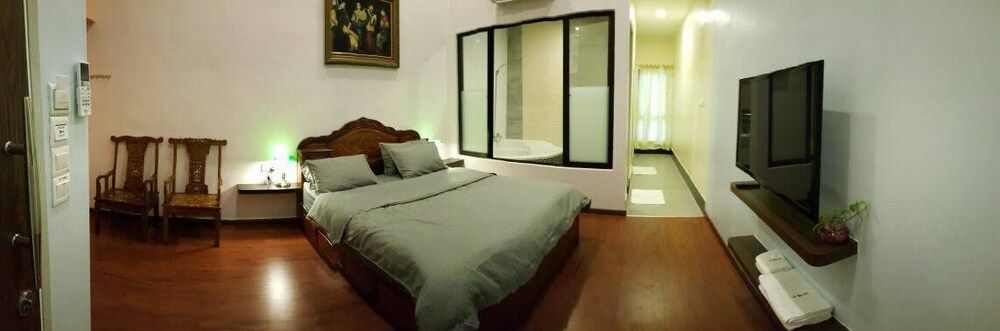 undefined De Benz Inn 2