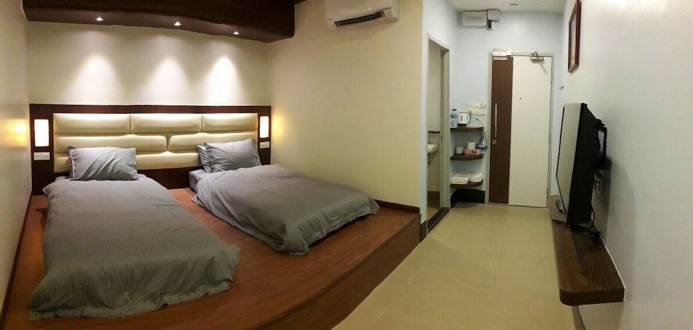 undefined De Benz Inn 7