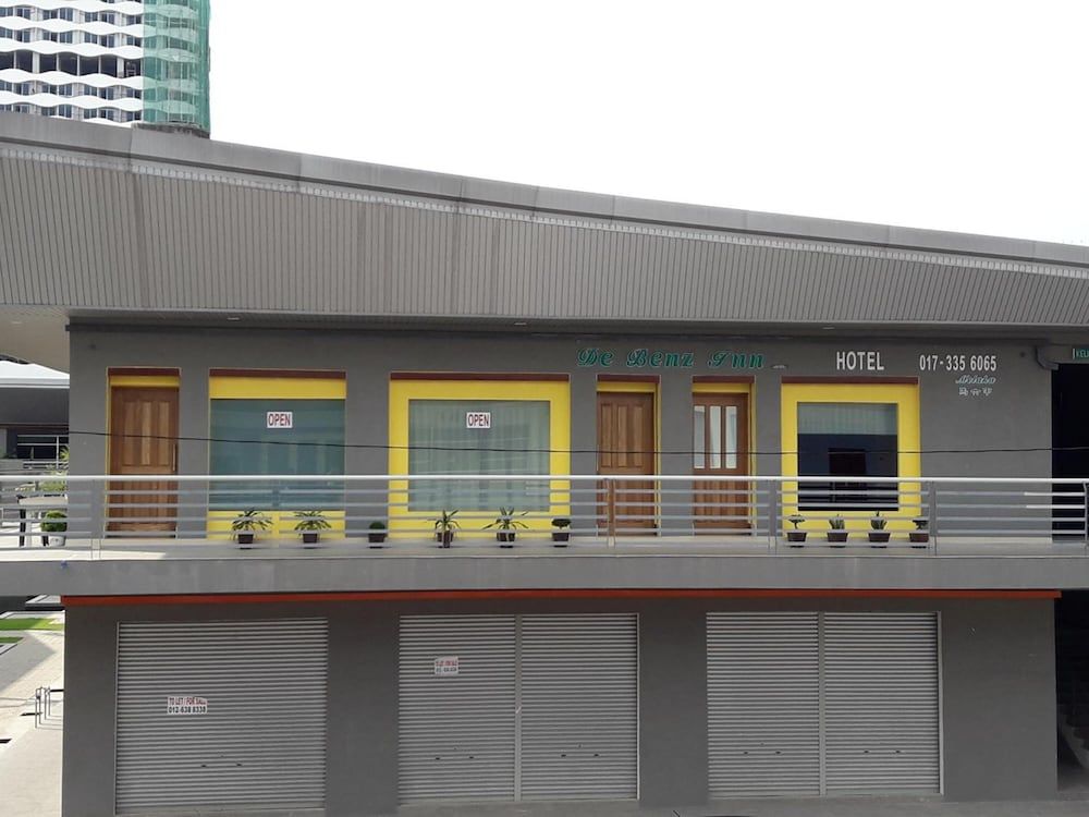 undefined De Benz Inn 5