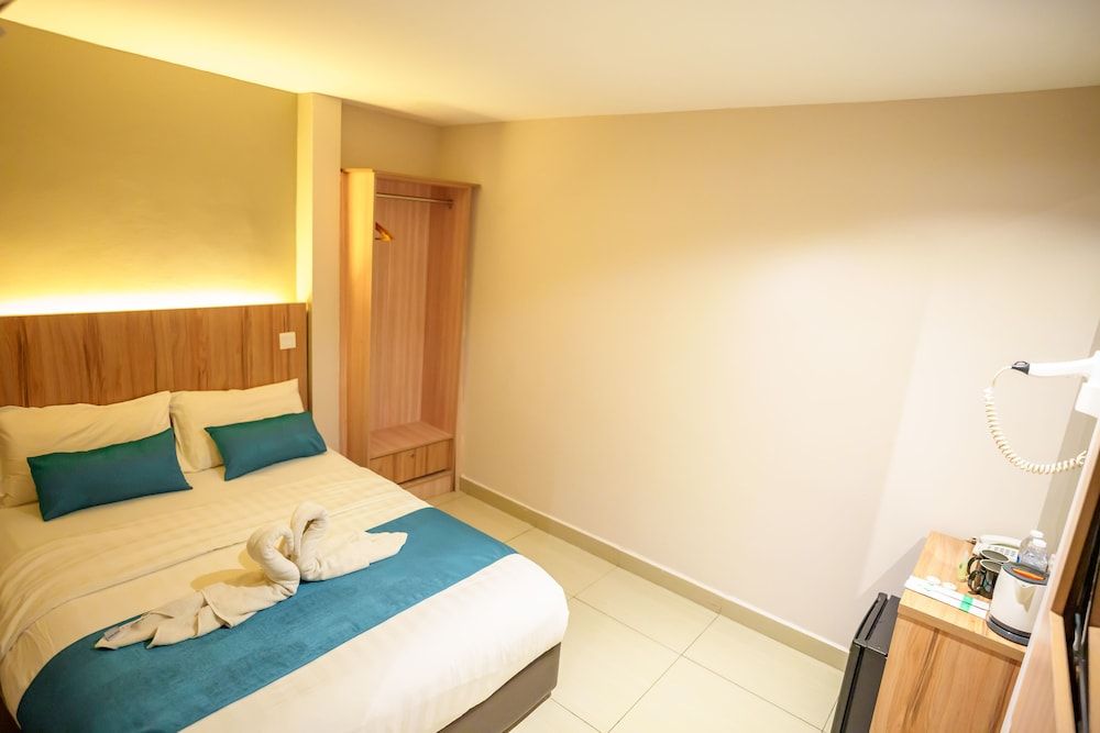 Alaxis Hotel Deluxe Queen Room