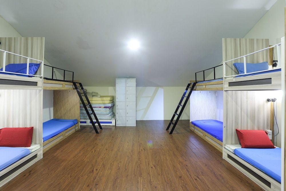 Shared Dormitory, Men only