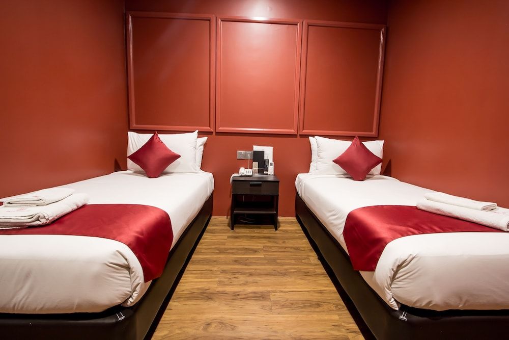 Bloommaze Boutique Hotel Standard Twin Room, No Windows 4