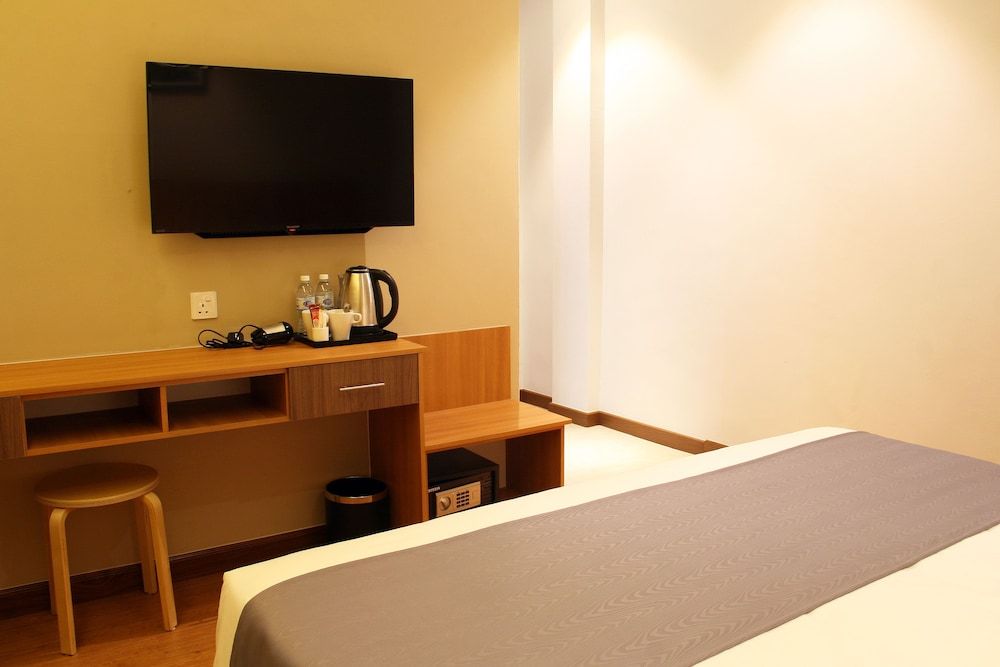 Ahyu Hotel Standard Room, 1 Queen Bed, No Windows 7