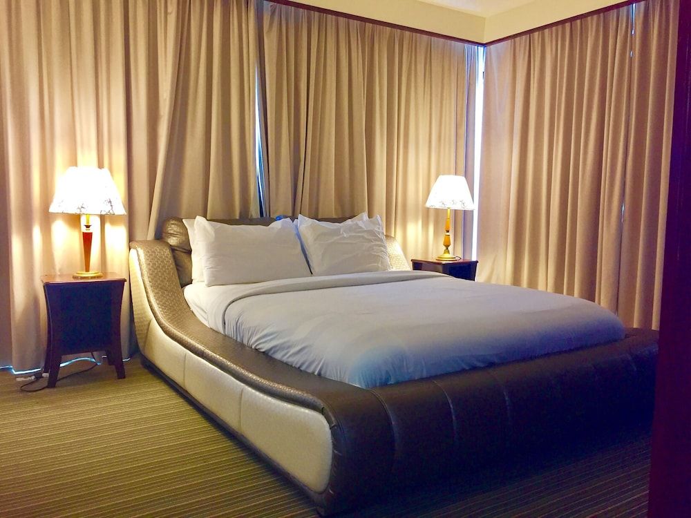 Deluxe Suite, 2 Queen Beds, Poolside