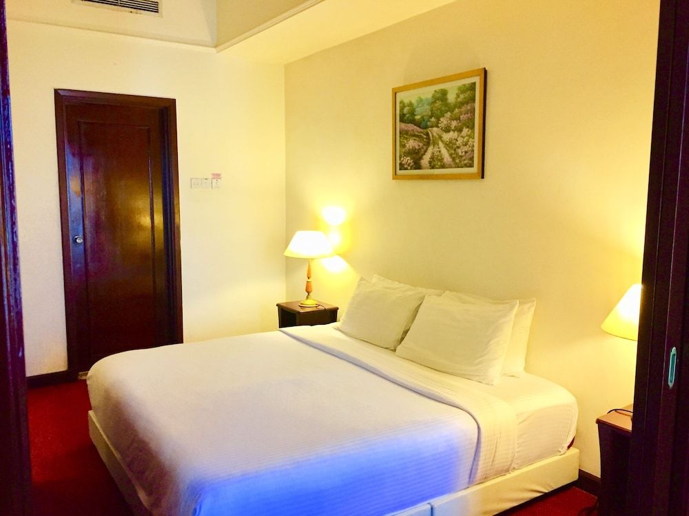 Signature Studio Suite, 1 King Bed, City View