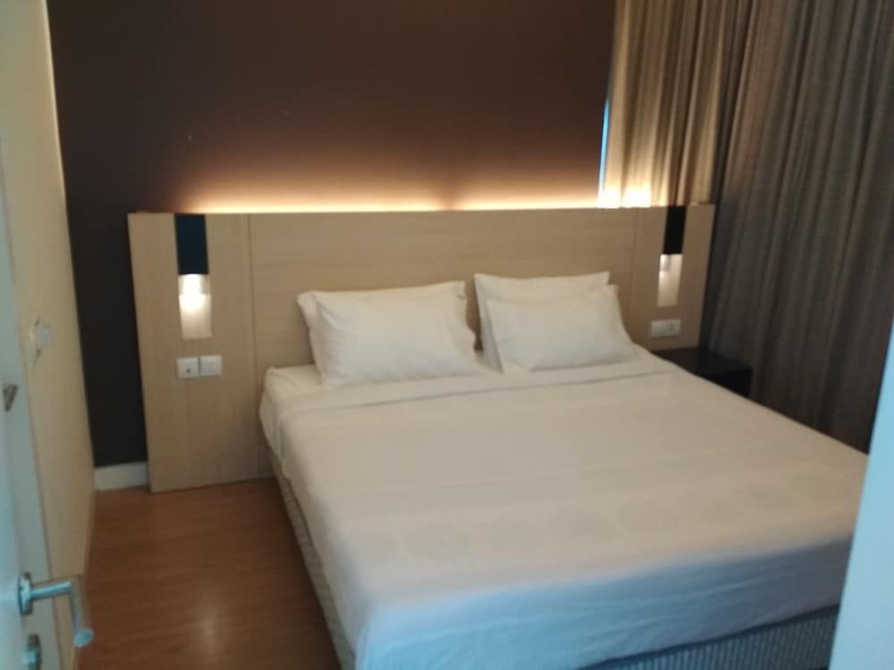 undefined Queens Service Suite at Swiss Garden Residences