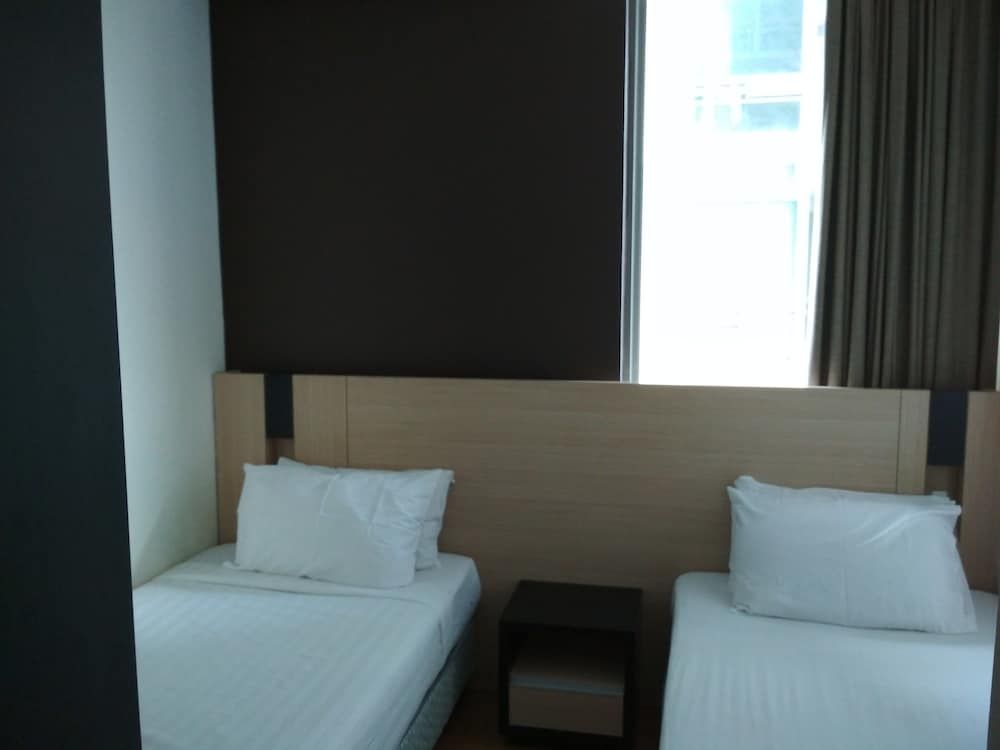 undefined Queens Service Suite at Swiss Garden Residences 8