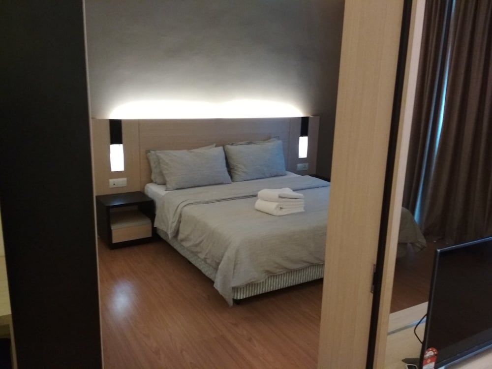 undefined Queens Service Suite at Swiss Garden Residences 3