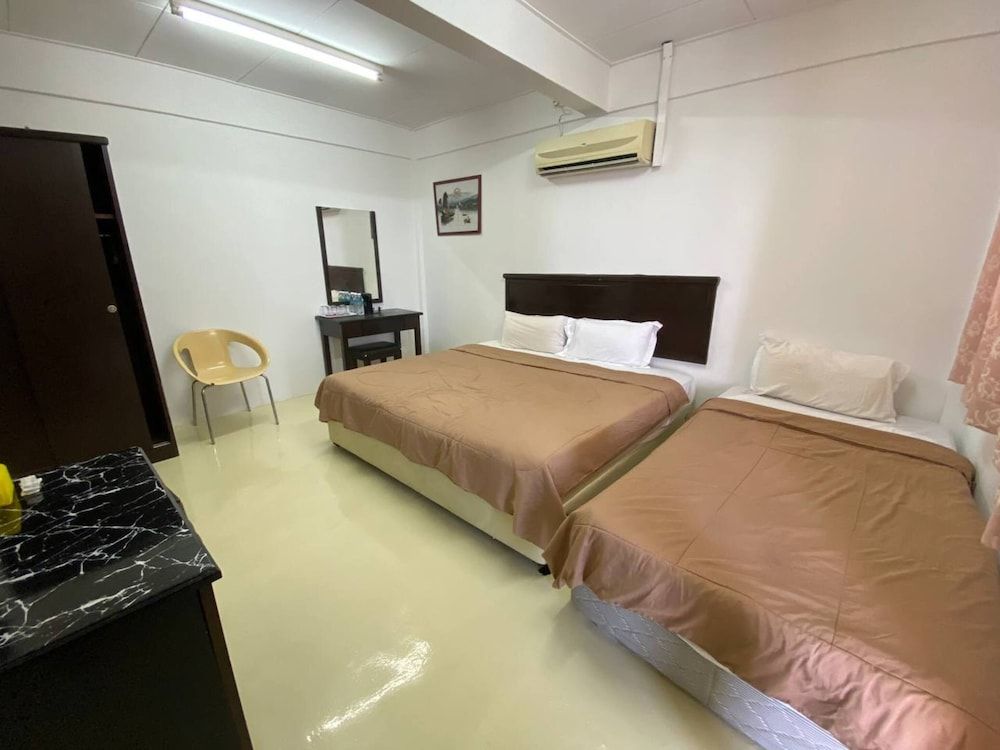 Capital O 91094 Hotel & Chalet Sportfishing Standard Triple Room 4