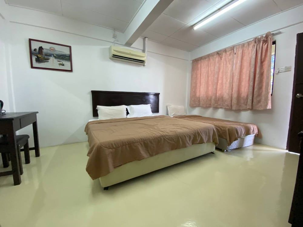 Capital O 91094 Hotel & Chalet Sportfishing Standard Triple Room 7