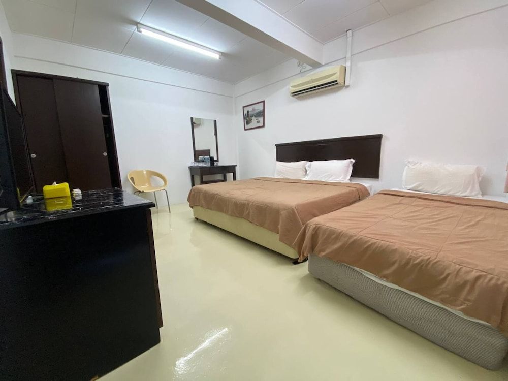 Capital O 91094 Hotel & Chalet Sportfishing Standard Triple Room 6