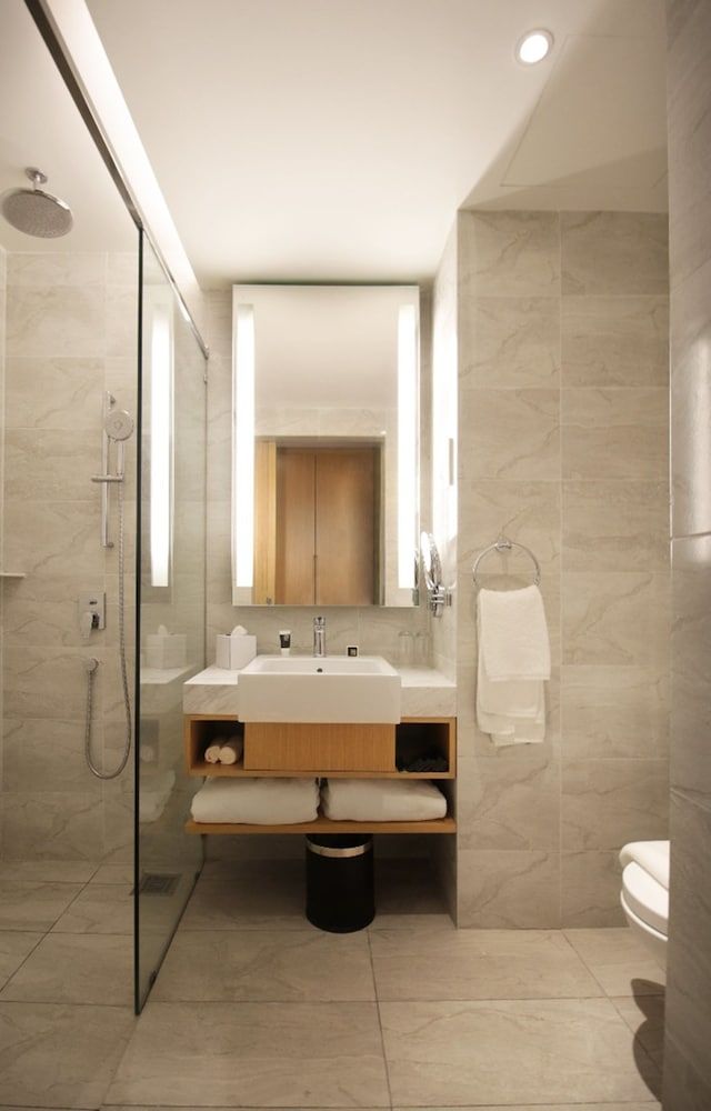 Impiana Hotel Senai Club Room, 1 King Bed (Deluxe) 4