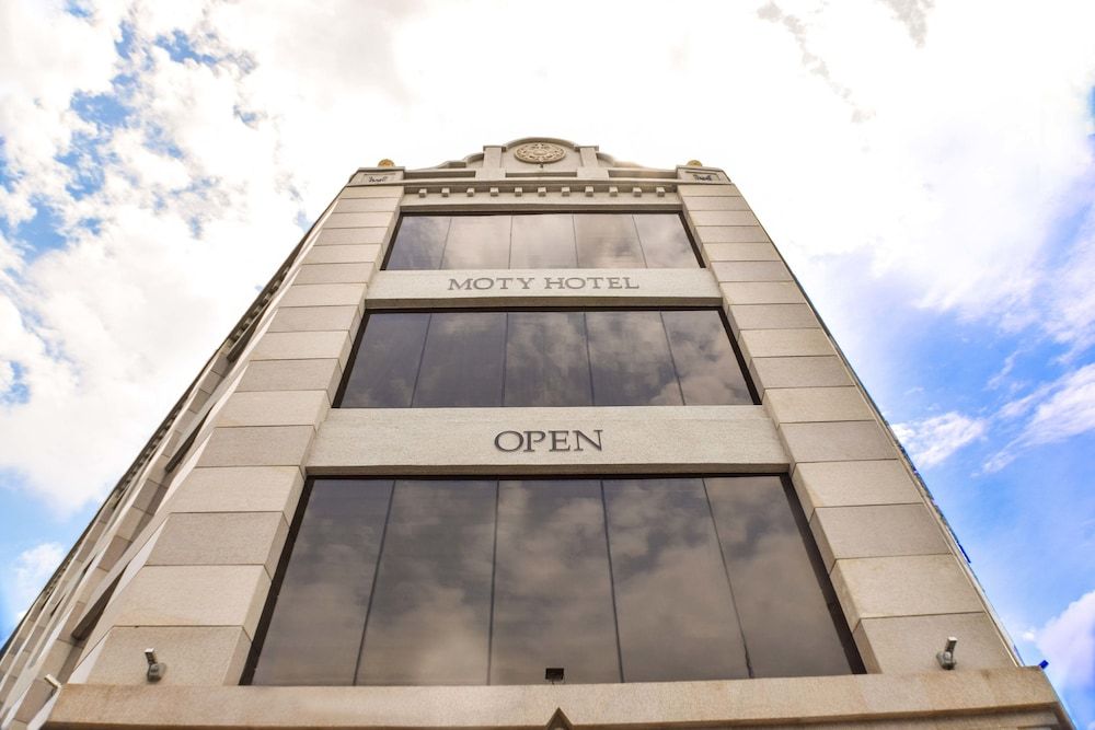 undefined Moty Hotel 4