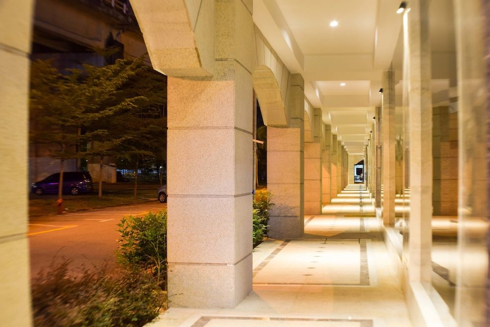 undefined Moty Hotel 6