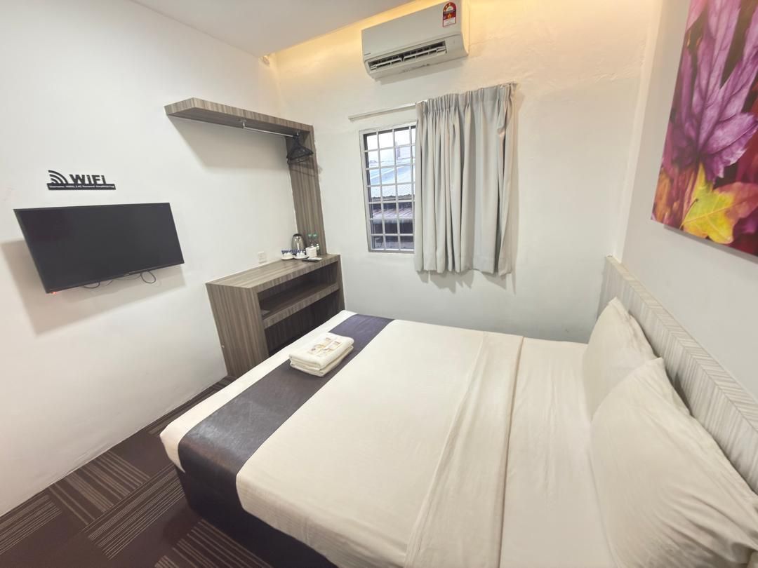 Deluxe Double with Window