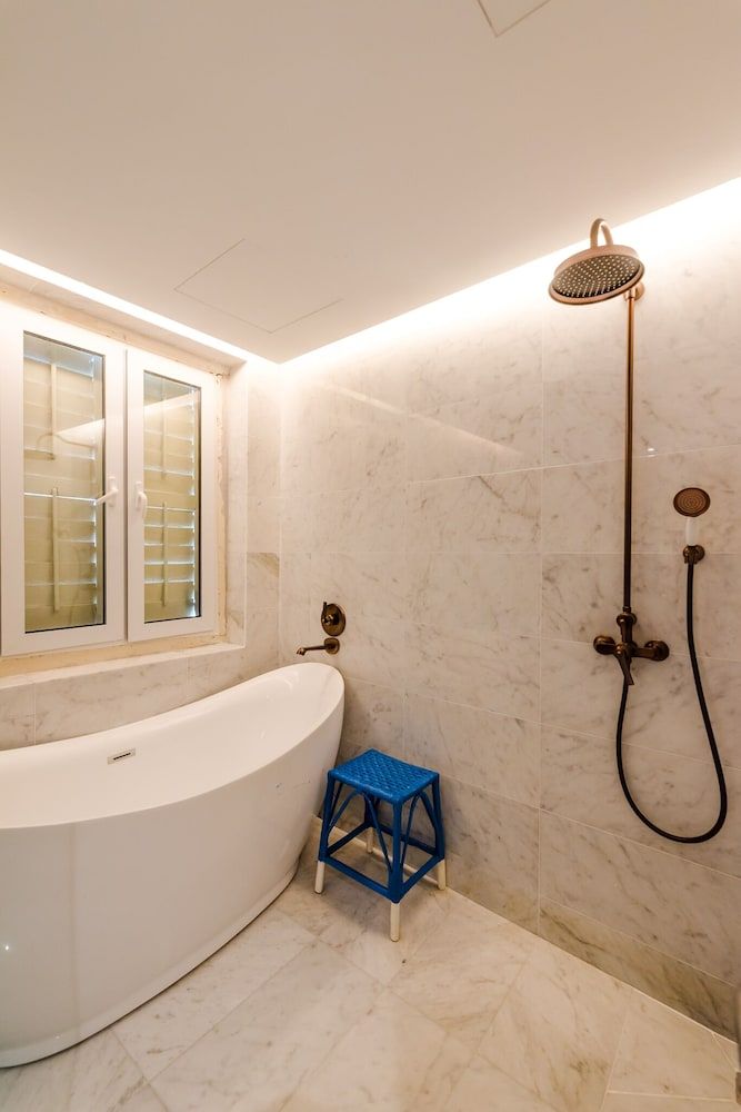 Tien Hotel Courtyard Suite 12