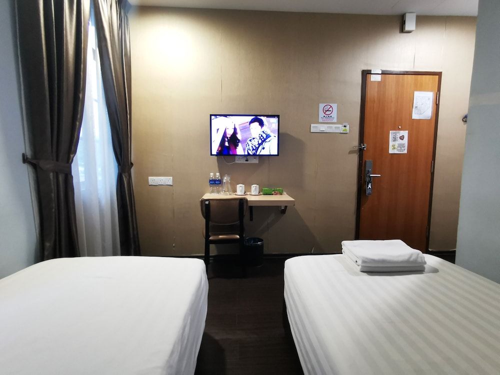 Zenz Hotel Twin Room 3