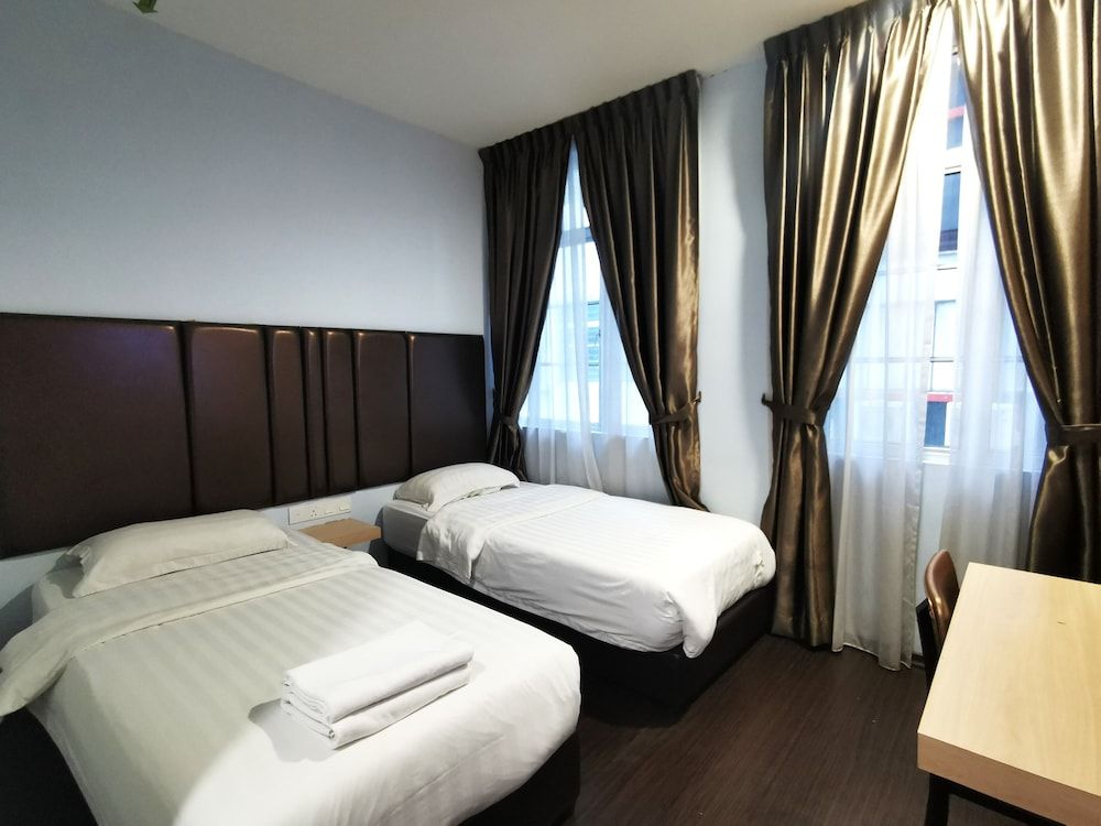 Zenz Hotel Twin Room