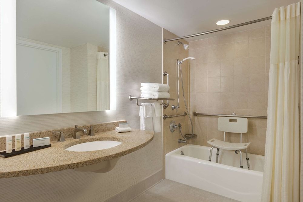 Suite, 1 King Bed, Accessible, Bathtub