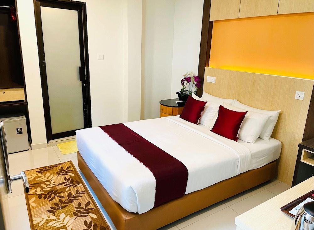 undefined City Central Hotel 8