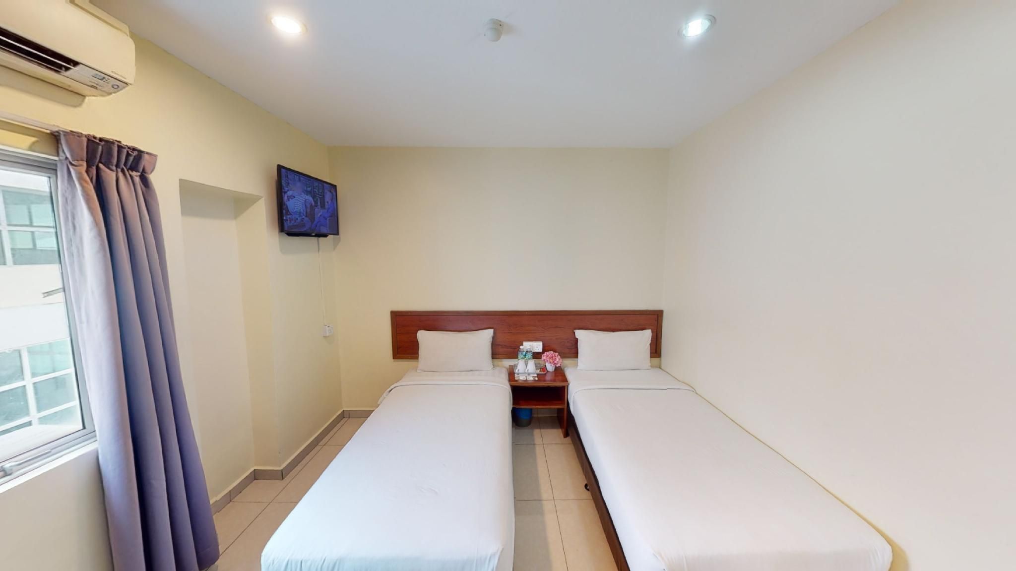 undefined Maple Inn 5