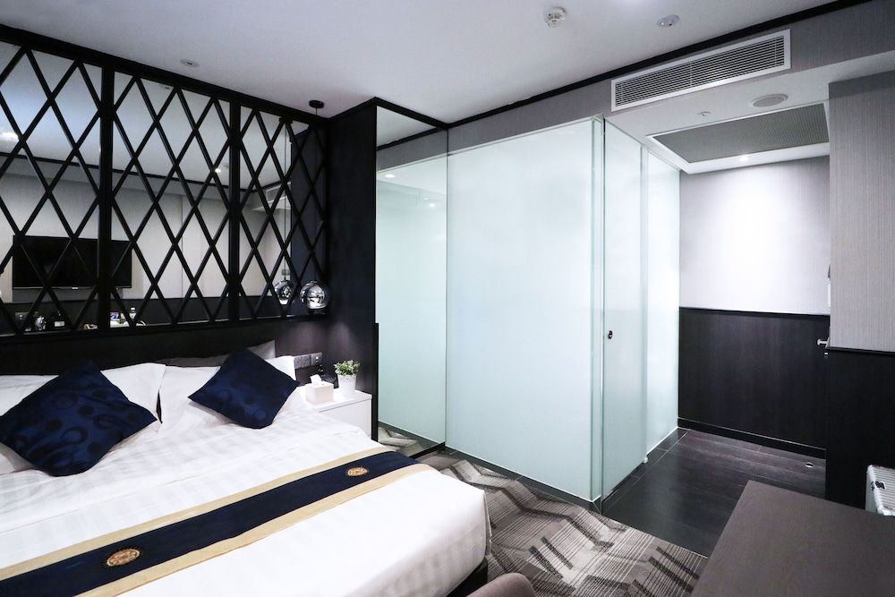 Hotel NuVe Urbane Deluxe Double Room, No Windows 2