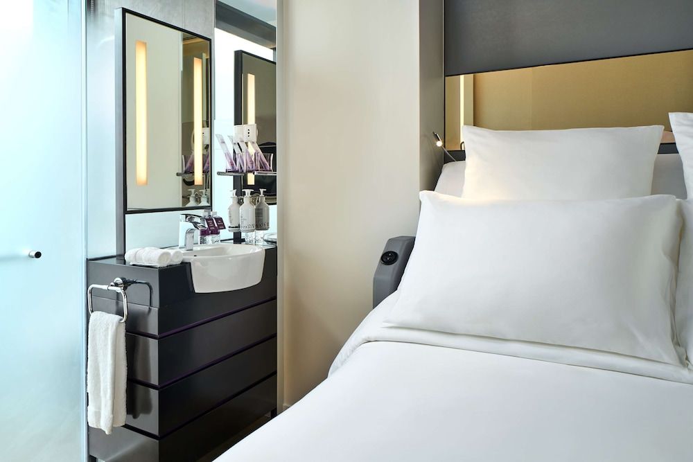 undefined YOTEL Singapore Orchard Road 6