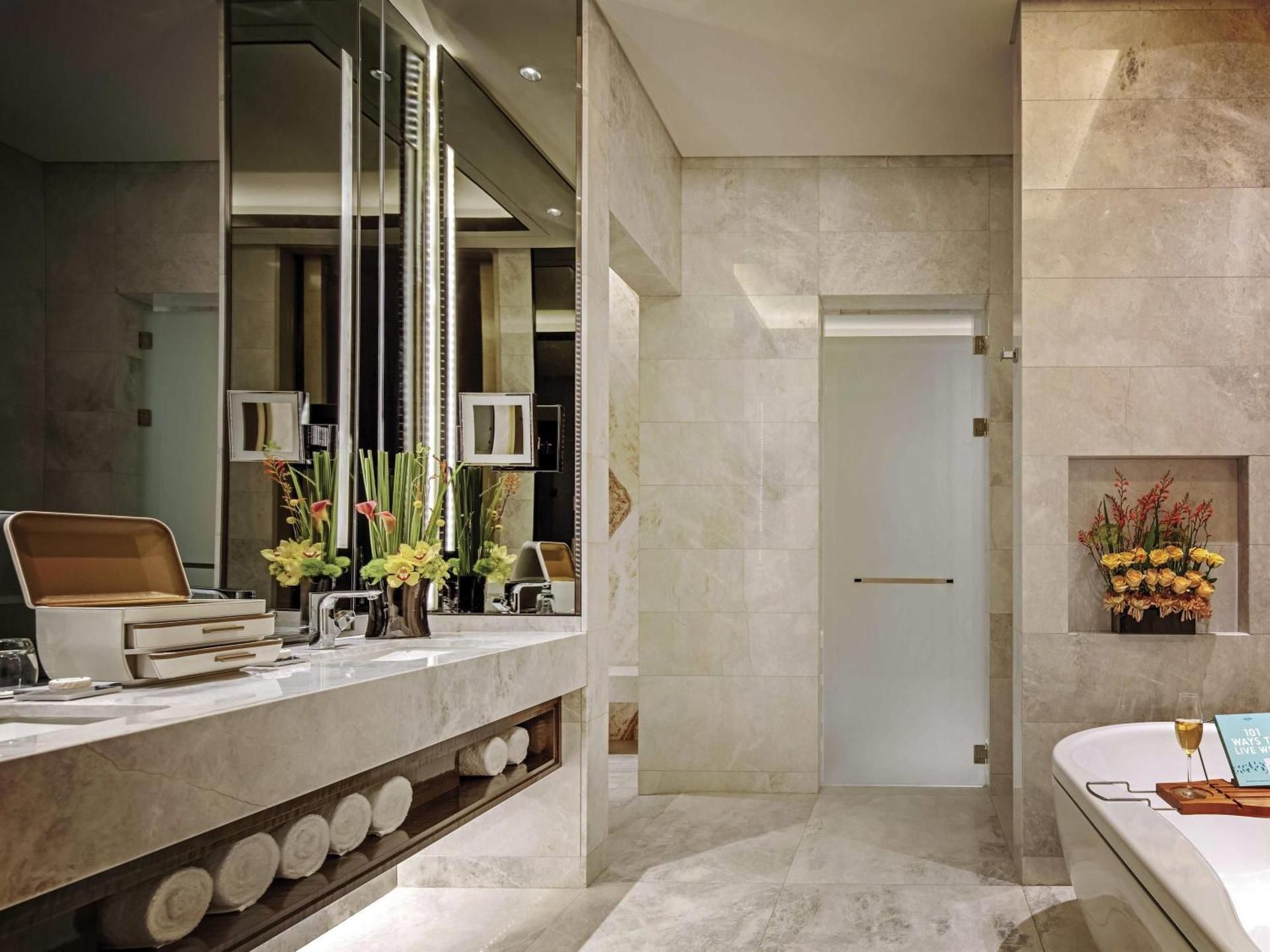 Prestige Suite King Bed, Club Millesime Access