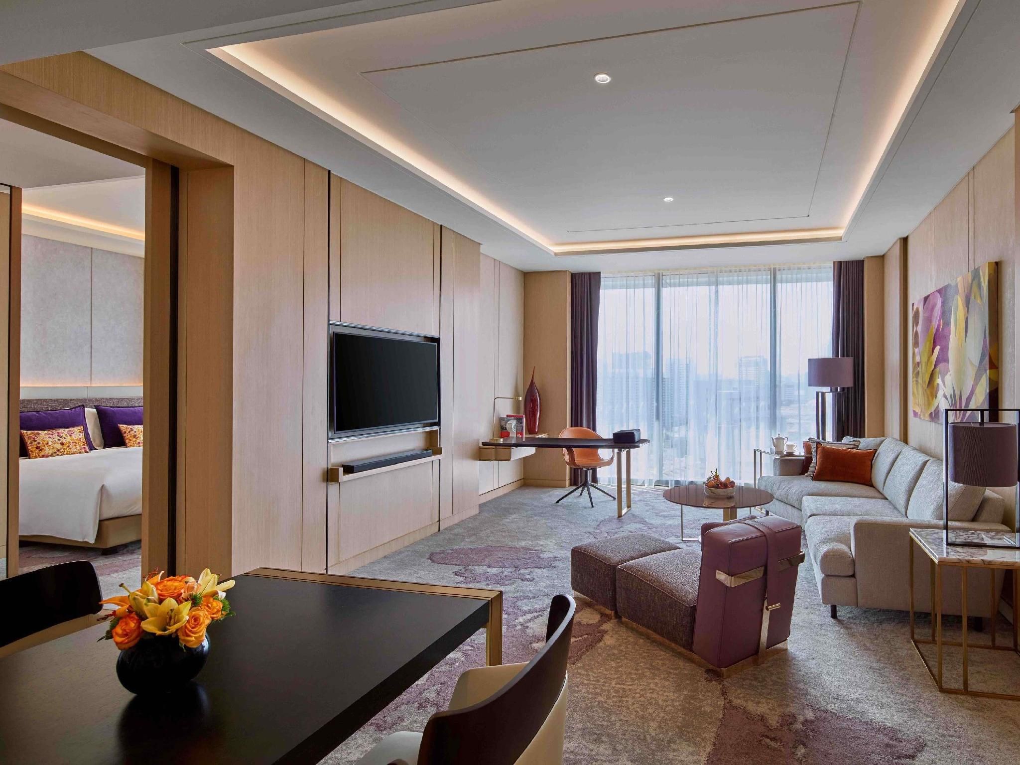 Prestige Suite King Bed, Club Millesime Access