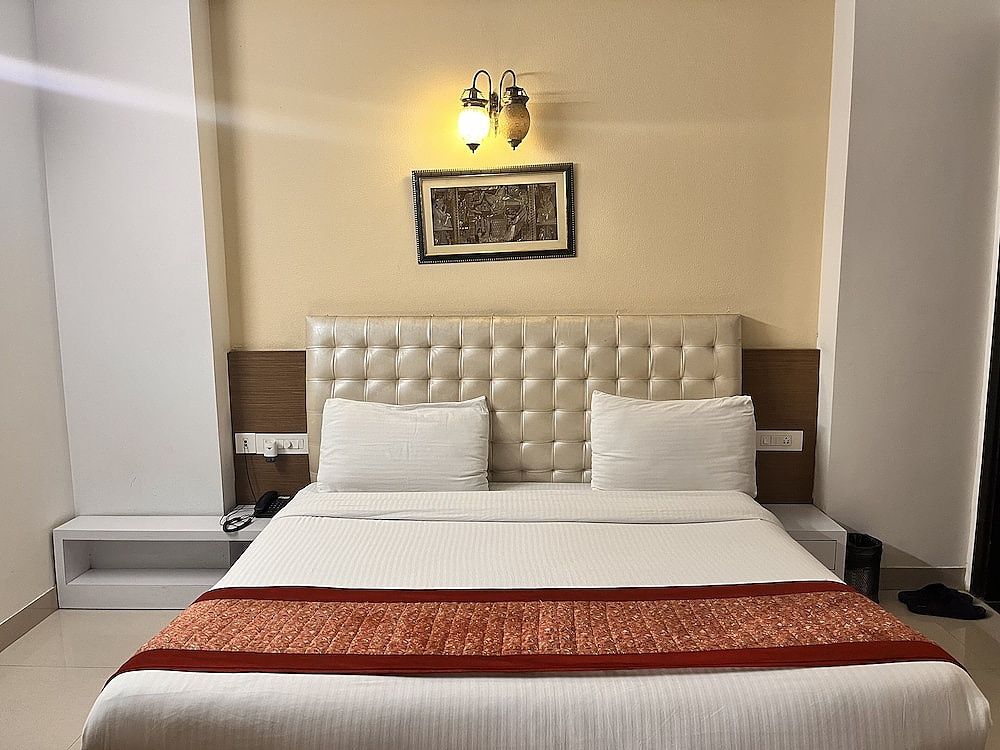 Gazebo Inn & Suites Super Deluxe Room with Balcony and Living Area 9