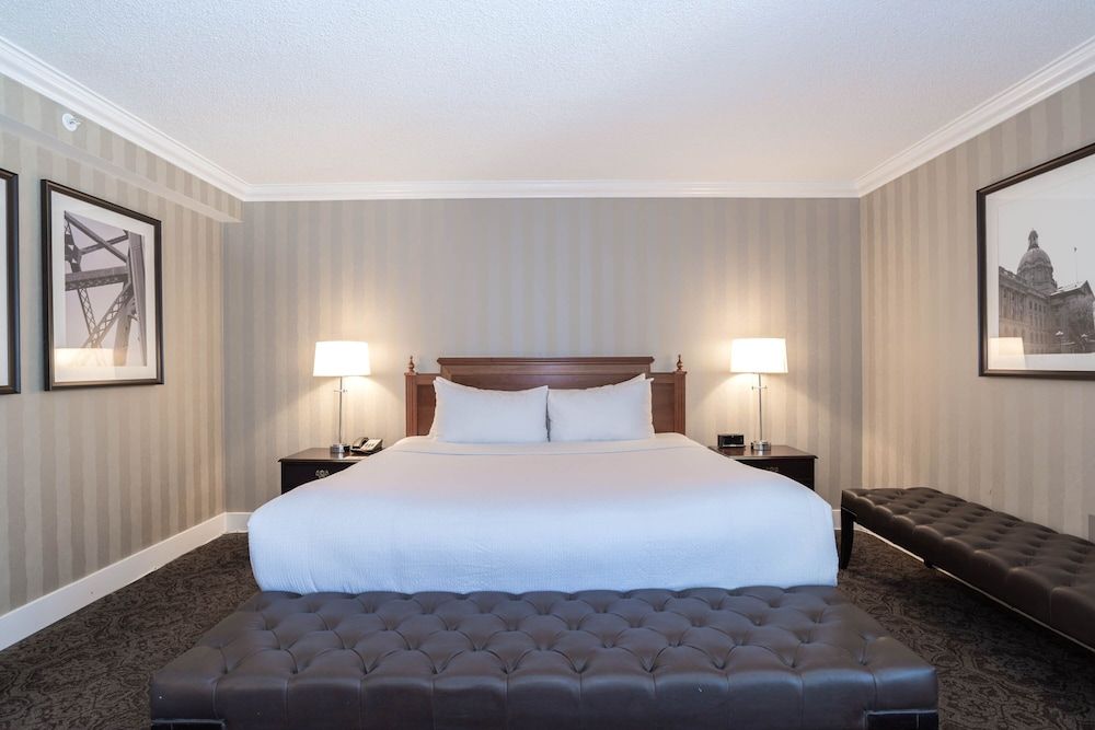 Grand Room, 1 King Bed
