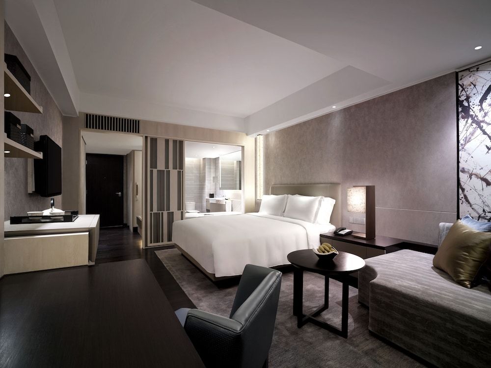 New World Makati Hotel 