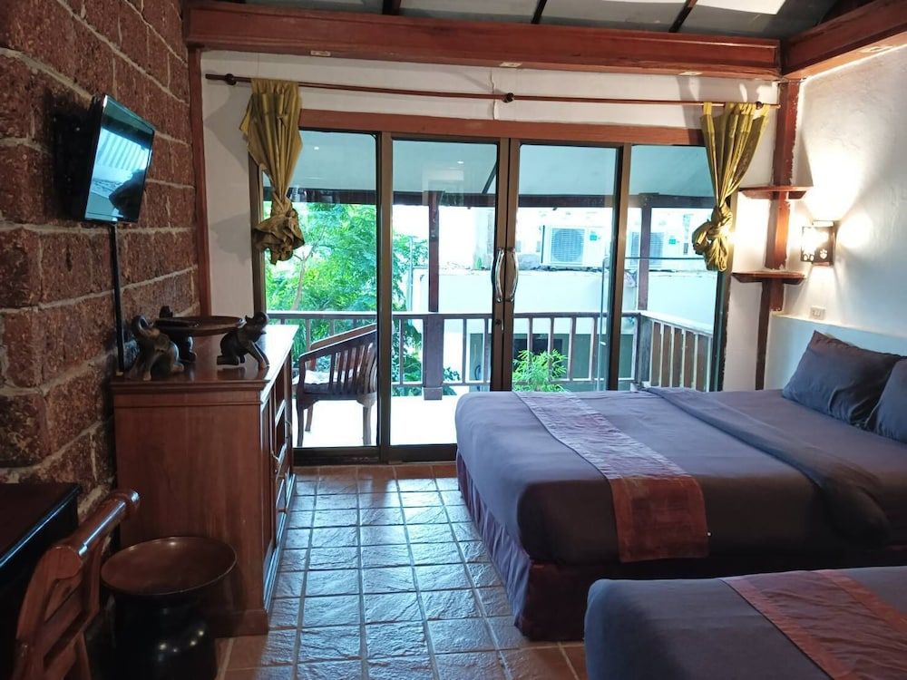 Faye Orchid Resort Classic Family Villa with Bath Tub 9