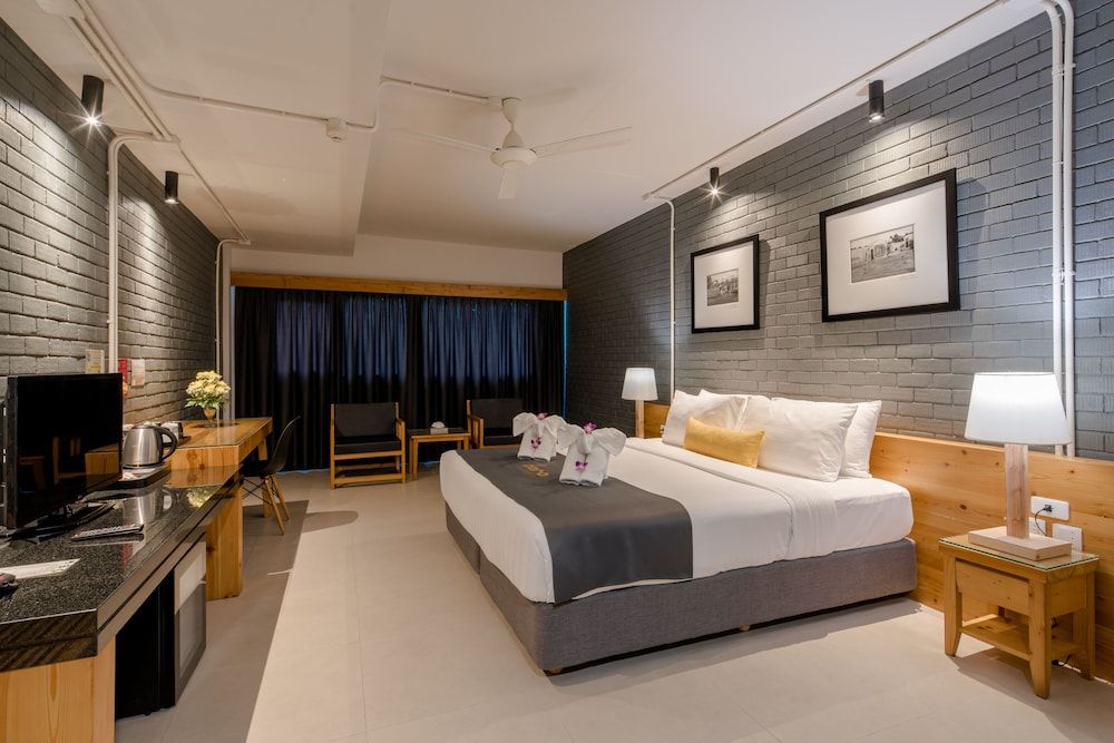 DARA Hotel Deluxe Room King Bed 3