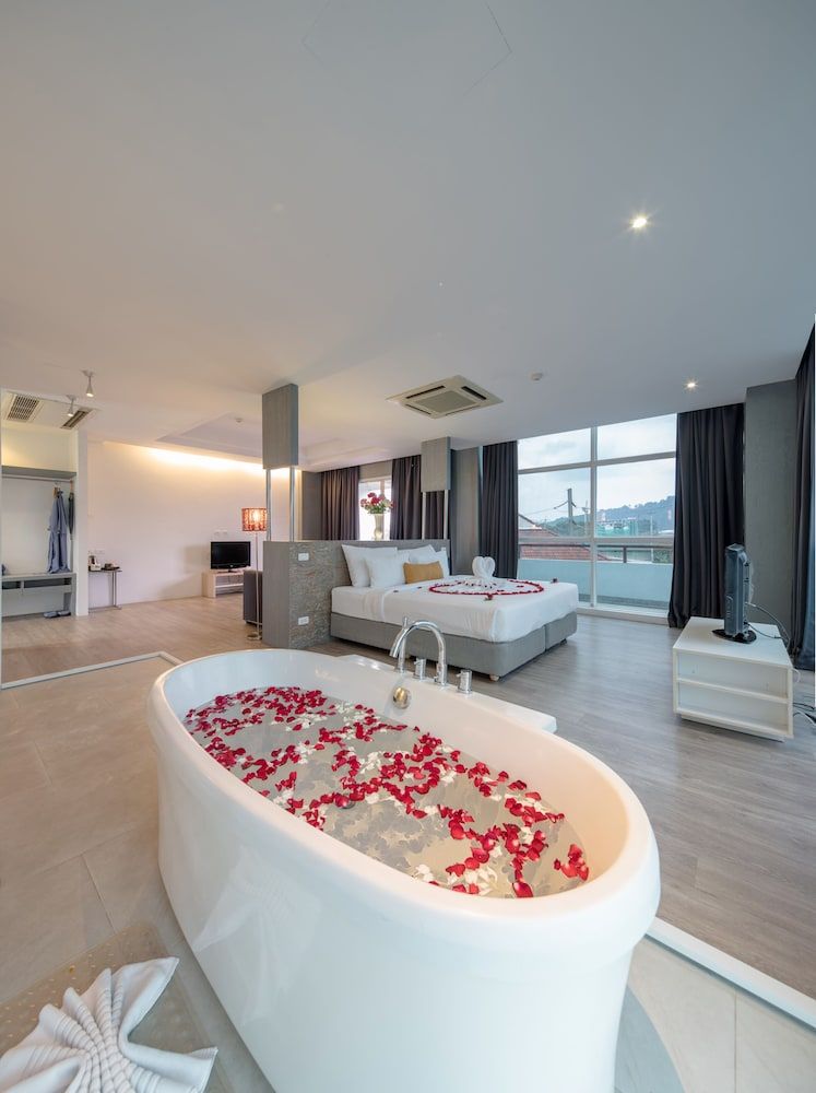 DARA Hotel Honeymoon Suite with Balcony 2