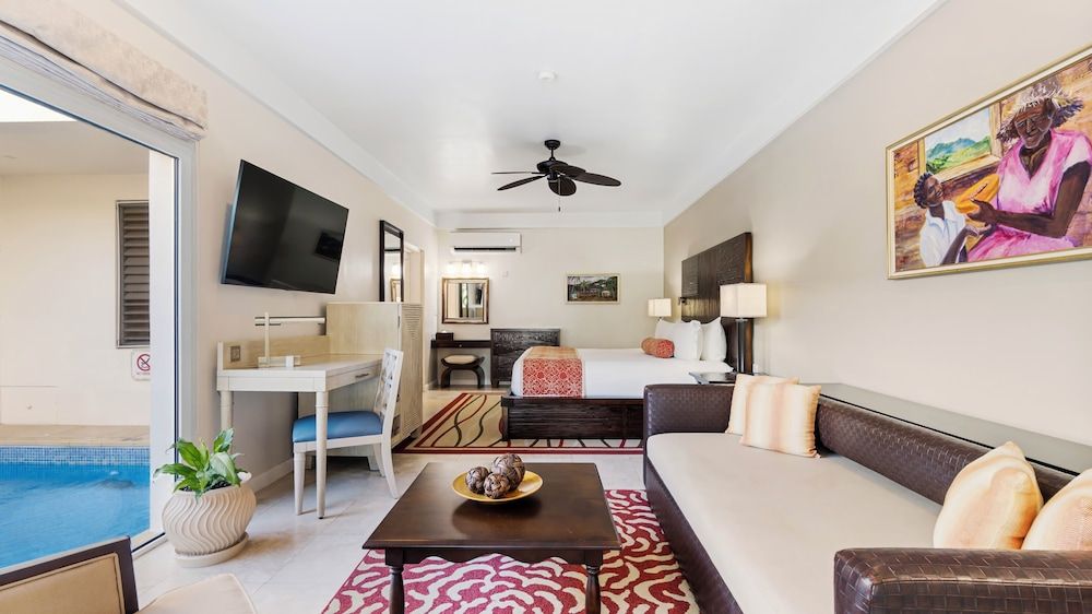 Anthurium Pool Suite