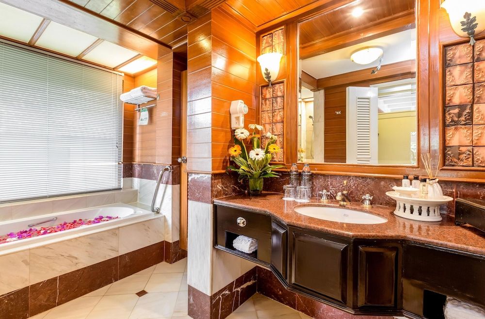 Thavorn Beach Village Resort & Spa Phuket Hillside with Terrace Bathtub 9