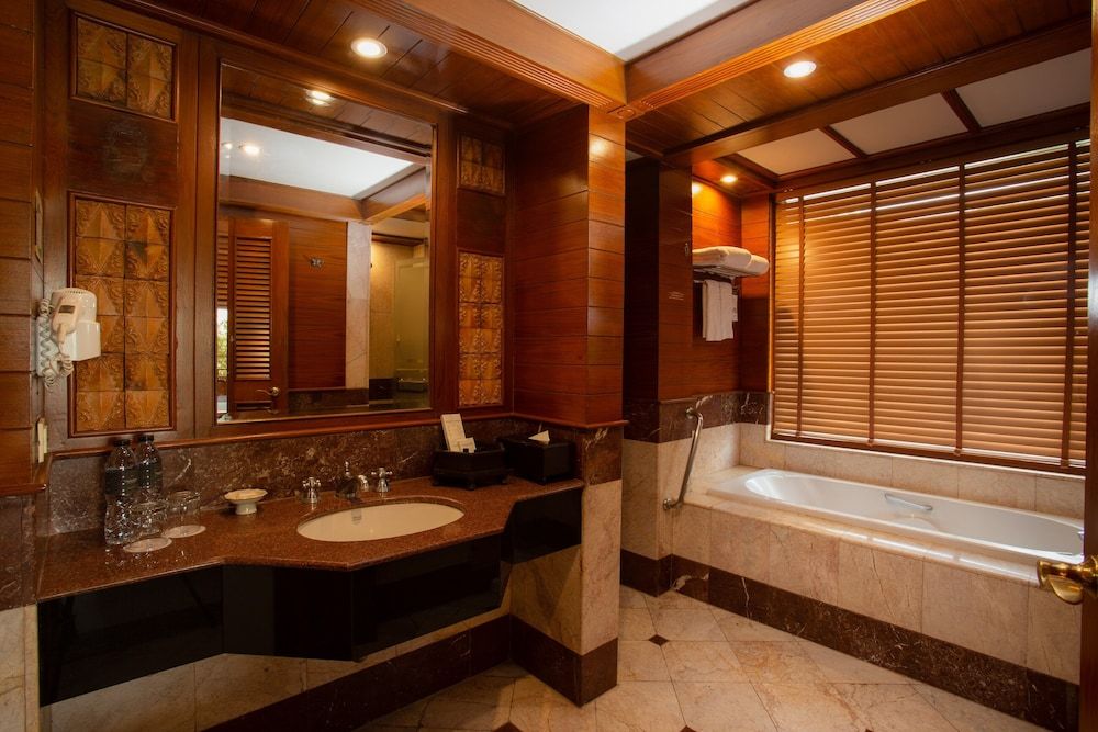 Thavorn Beach Village Resort & Spa Phuket Hillside with Terrace Bathtub 13